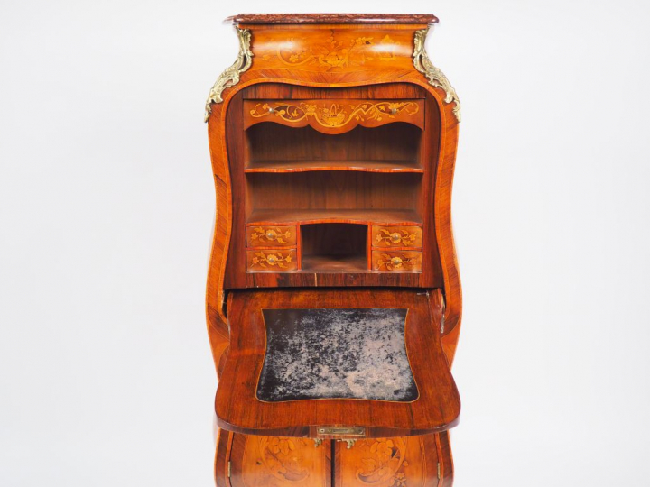 Secrétaire à abattant de style Louis XV en marqueterie à décor de fleu