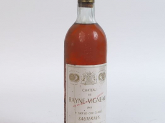 Vente aux enchères 1 BOUTEILLE CHÂTEAU RAYNE VIGNEAU 1er CC SAUTERNES - 1964 - LB