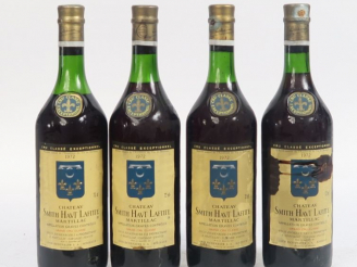 Vente aux enchères 4 BOUTEILLES CHÂTEAU SMITH HAUT LAFITTE CC GRAVES - 1972 - 3 à 3 CM/1 