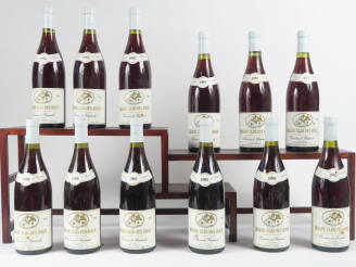 Vente aux enchères 12 BOUTEILLES BEAUNE 'CLOS DES AVAUX' DOMAINE DE BAPTAULT - 1985