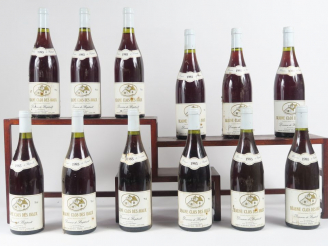 Vente aux enchères 12 BOUTEILLES BEAUNE 'CLOS DES AVAUX' DOMAINE DE BAPTAULT - 1985