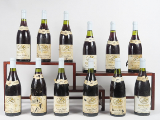 Vente aux enchères 12 BOUTEILLES BEAUNE GREVES DOMAINE DE BAPTAULT - 1987 - DE 1,5 à 3 CM