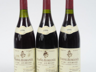 Vente aux enchères 3 BOUTEILLES VOSNE ROMANÉE 1er CRU 'AUX BRULÉS' LES CAVES DU PALAIS - 