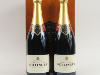 Vente aux enchères 2 BOUTEILLES CHAMPAGNE BOLLINGER 'SPÉCIAL CUVÉE' - COFFRET