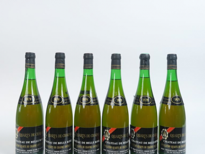 6 BOUTEILLES QUARTS DE CHAUME CHÂTEAU DE BELLE RIVE - 1979 - 3 CM 