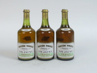Vente aux enchères 3 BOUTEILLES VIN JAUNE FRUITIERE VINICOLE - 1969