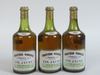 Vente aux enchères 3 BOUTEILLES VIN JAUNE FRUITIERE VINICOLE - 1969