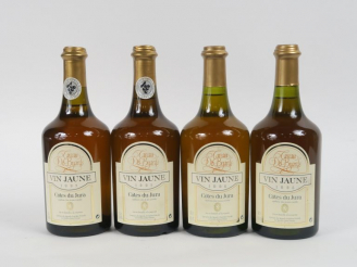 Vente aux enchères 4 BOUTEILLES VIN JAUNE CAVEAU DE BYARDS : 2 de 1992 - 2 de 1995