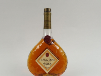 Vente aux enchères 1 BOUTEILLE ARMAGNAC CLES DES DUCS V.S.O.P. - COFFRET