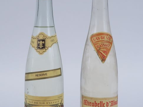 2 BOUTEILLES EAU DE VIE DE MIRABELLE 45° : 1 MOSBACH - 1 LEHMANN