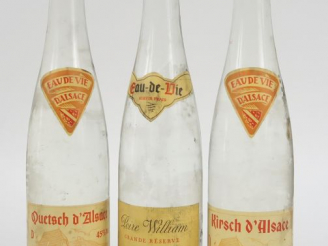 Vente aux enchères 3 BOUTEILLES EAU DE VIE LEHMANN 45° : 1 KIRSCH - 1 QUETSCH - 1 POIRE