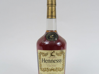 Vente aux enchères 1 BOUTEILLE COGNAC HENNESSY VERY SPECIAL