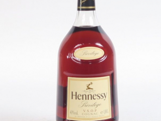 Vente aux enchères 1 BOUTEILLE (1 L) COGNAC HENNESSY 'PRIVILEGE' - COFFRET 