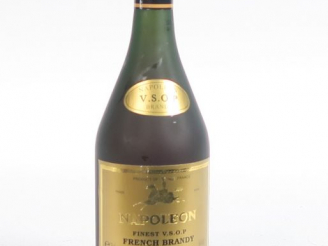 Vente aux enchères 1 BOUTEILLE COGNAC NAPOLEON COURRIERE 