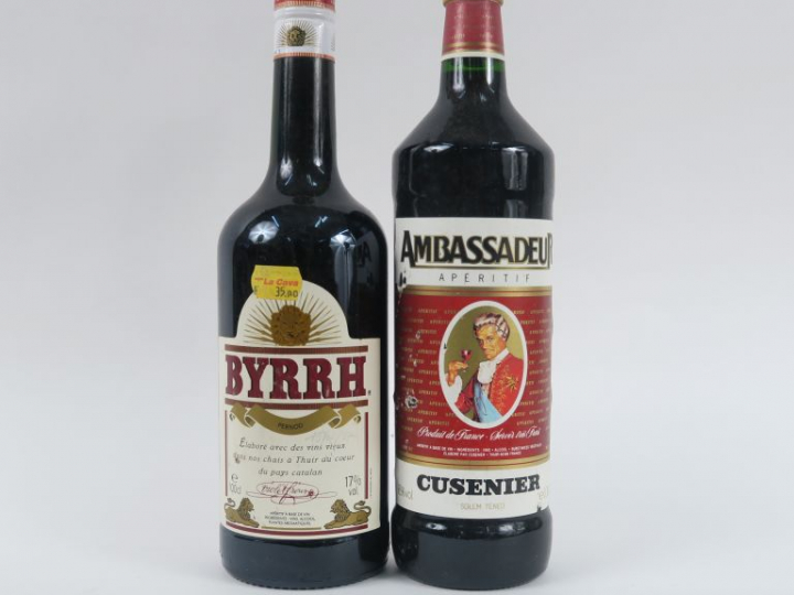 2 BOUTEILLES : 1 BYRRH / 1 AMBASSADEUR