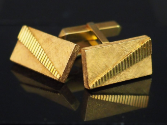 Vente aux enchères Boutons de manchette en or. Poids : 17,40 g