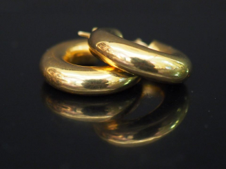 Vente aux enchères Paire de perce oreilles en or Poids : 3,15 g