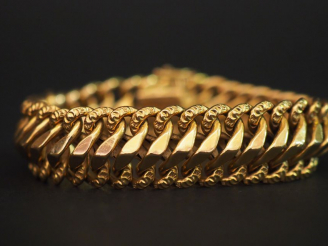 Vente aux enchères Bracelet gourmette en or.  Poids : 24,40 g