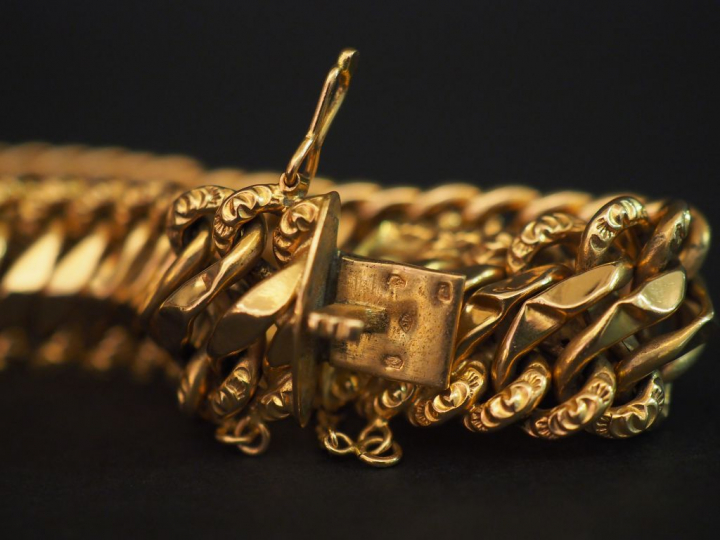 Bracelet gourmette en or.  Poids : 24,40 g