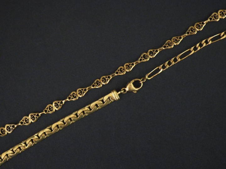 Collier en or composé à partir de trois bracelets. Poids : 17,25 g