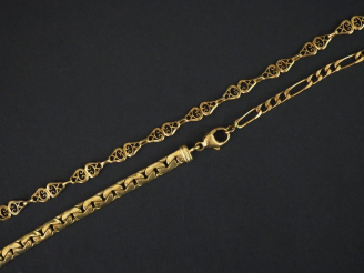 Vente aux enchères Collier en or composé à partir de trois bracelets. Poids : 17,25 g