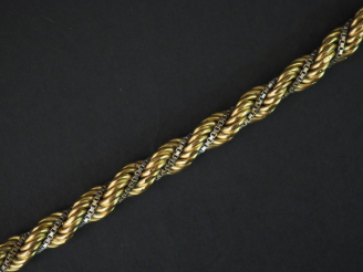 Vente aux enchères Bracelet en or deux tons, maille torsadée. Poids : 16,40 g