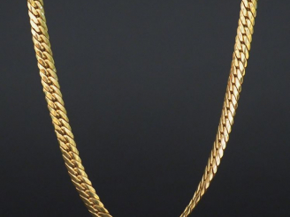 Vente aux enchères Collier en or, maille stylisée. Poids : 17,80 g