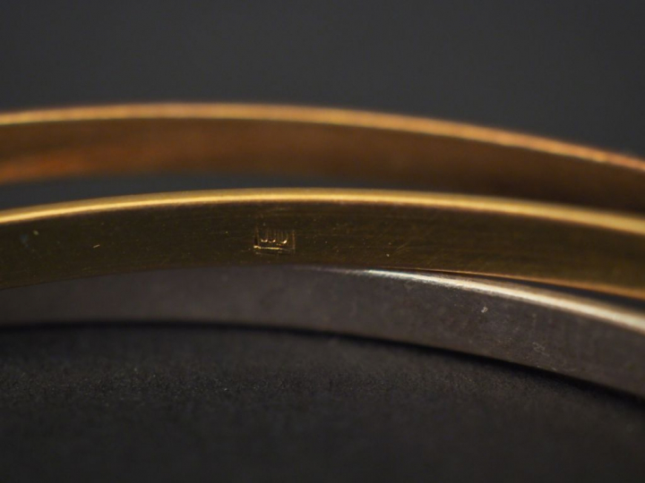 3 bracelets jonc en or. Poids : 41 g