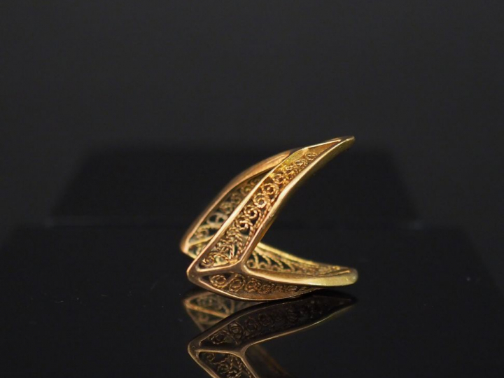 Bague en or ajouré et filigranné. Poids : 5,50 g
