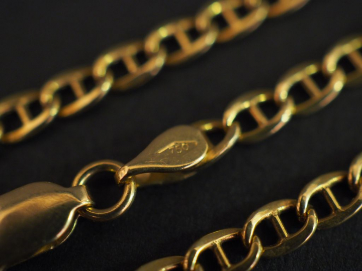 Collier en or et pendentif perle. Poids du collier : 5,07 g