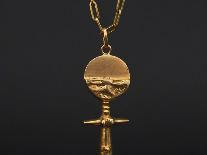 Collier en or, maillon rectangulaire et pendentif africain en forme de