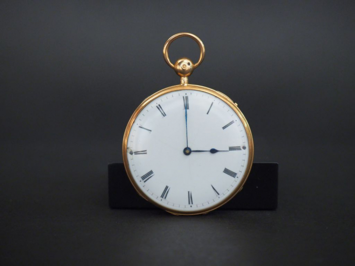Montre de gousset en or. Poids tel : 80,94 g (petit saut d'émail)