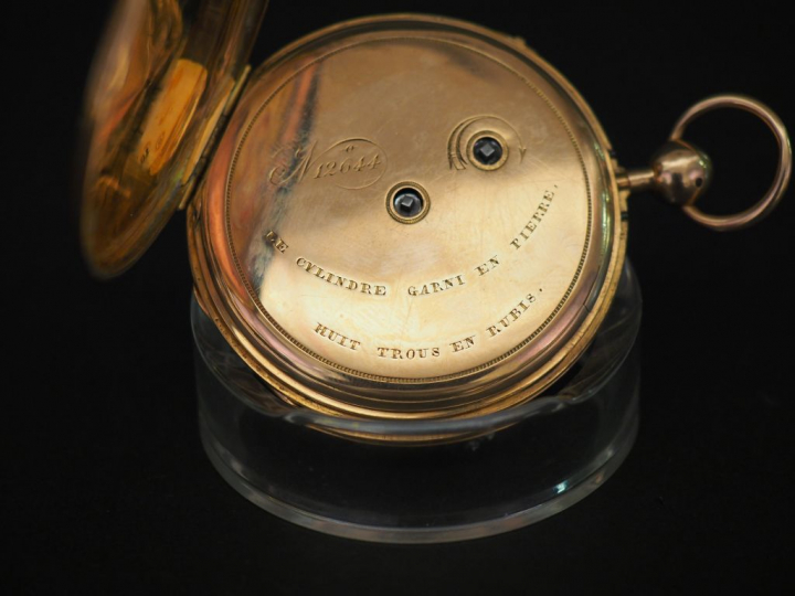 Montre de gousset en or. Poids tel : 80,94 g (petit saut d'émail)