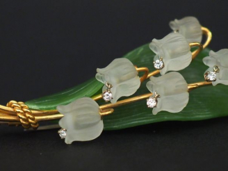 Vente aux enchères Broche "muguet" en or et pâte de verre, Joaillier JH, numérotée 0442 P