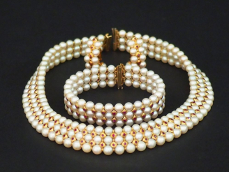 Vente aux enchères Parure comprenant un collier, un bracelet et une paire de boucles d'or