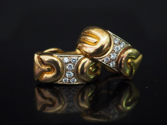 Vente aux enchères Paire de perce oreilles en or et brillants. Poids tel : 13,90  g