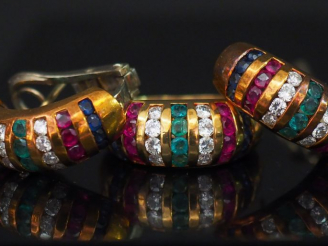 Vente aux enchères Parure tutti frutti or et pierres de couleurs comprenant : une paire d