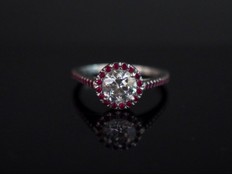 Vente aux enchères Bague en platine ornée d'un brillant taille ancienne de 1 ct environ, 