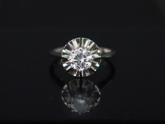 Vente aux enchères Bague solitaire, en or blanc et platine, diamant taille moderne de 0,7