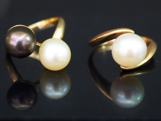 Vente aux enchères 2 bagues en or et perles. Poids tel : 9,40 g