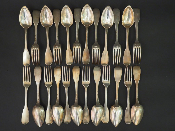 12 couverts en argent, poinçon Vieillard, modèle uniplat Poids : 1838 