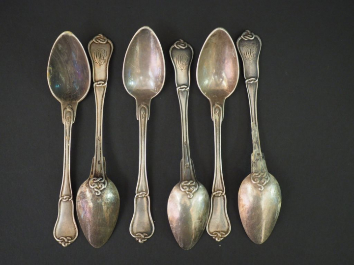 12 couverts en argent, poinçon Vieillard, modèle uniplat Poids : 1838 