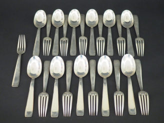 Vente aux enchères PUIFORCAT. 11 grands couverts et une fourchette en argent, poinçon Min