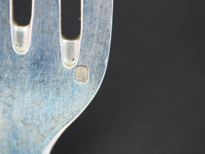 PUIFORCAT. 11 grands couverts et une fourchette en argent, poinçon Min