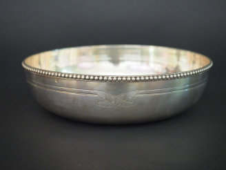 Vente aux enchères Jatte à crème de style Louis XVI en argent, poinçon Minerve, à décor d