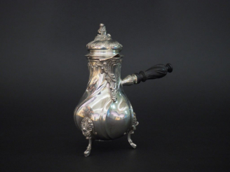 Vente aux enchères LAPAR. Verseuse en argent Napoléon III manche ébène.  Poids : 335 g