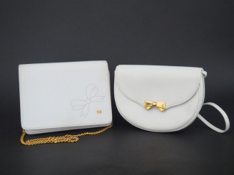 Vente aux enchères NINA RICCI. Deux mini sacs blancs