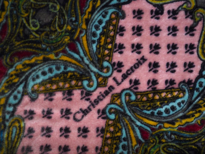 Christian LACROIX. Echarpe et gants en micro polaire à l'aspect velour