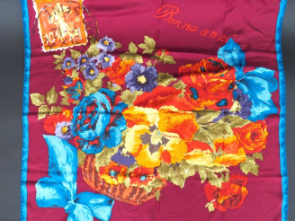 Vente aux enchères UNGARO. Foulard, motif floral.