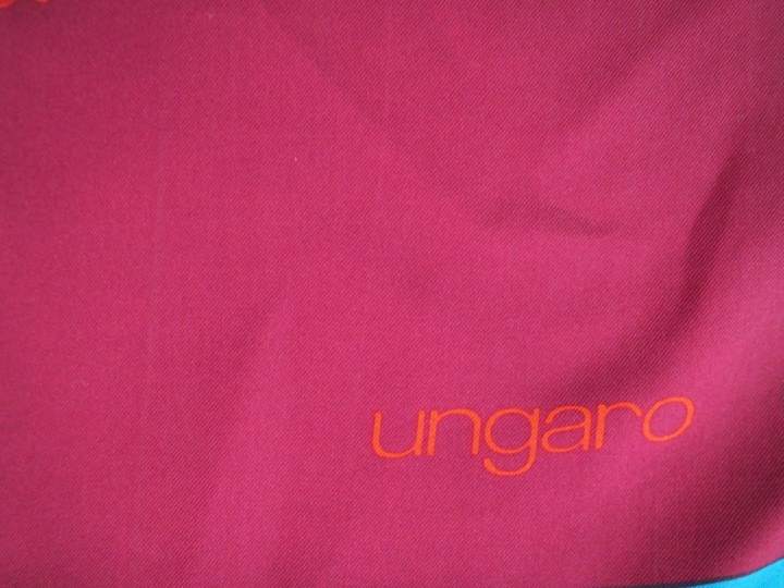UNGARO. Foulard, motif floral.